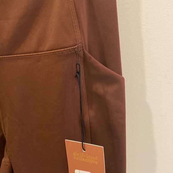 Compressive High-Rise Legging In Color “Earth” - Picture 2 of 6